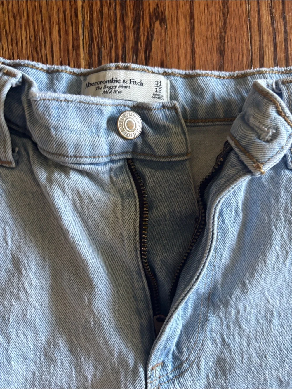 Abercrombie & Fitch The Baggy Short Mid Rise Curve Love, 31